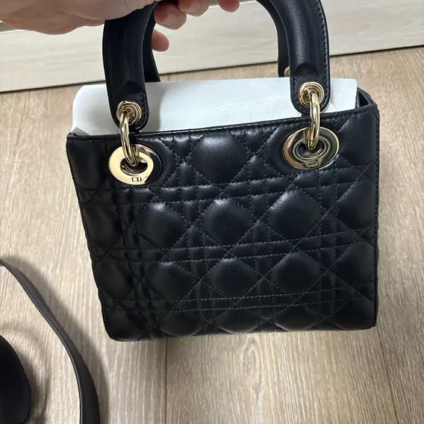 디올 레이디 스몰 블랙 퀼팅백 사진 4