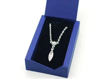 새상품급 SWAROVSKI 스와로브스키 크리스탈 목걸이 실버 컬러