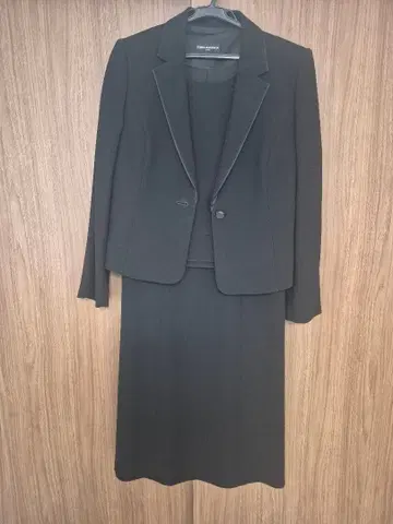 소니아 발렌시아 원피스 수트
