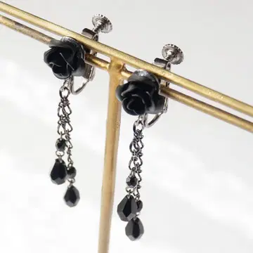 검은 장미 블랙스톤 건메탈 귀찌