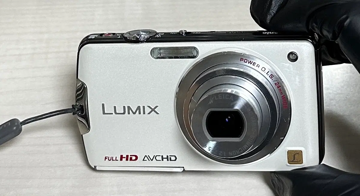 美品 希少ホワイト Panasonic DMC-FX700 デジタルカメラ 【公式通販】