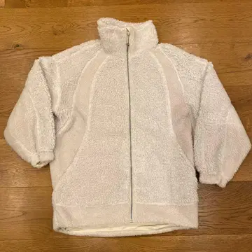 lululemon 화이트 플리스 자켓 M 사이즈