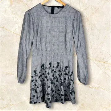 ZARA WOMAN 자라 우먼 그레이 꽃무늬 자수 긴팔 원피스 S