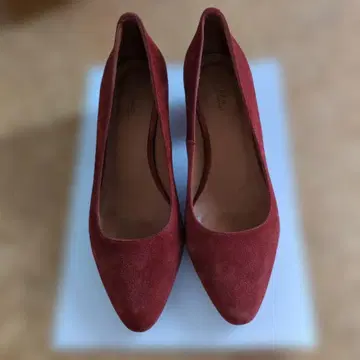A.P.C. 스웨이드 펌프스 37