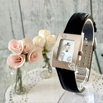 [ 레어 ] Swarovski 스와로브스키 시계 BEIGE 스퀘어
