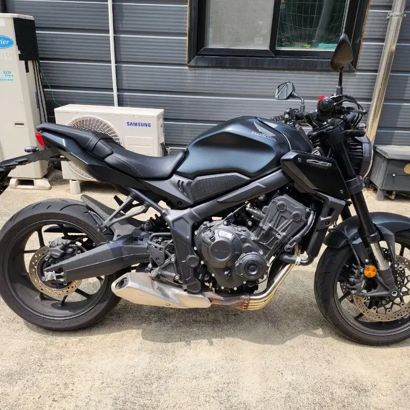 사용검사완료 23년식 혼다 CB 650 R 블랙에디션 판매