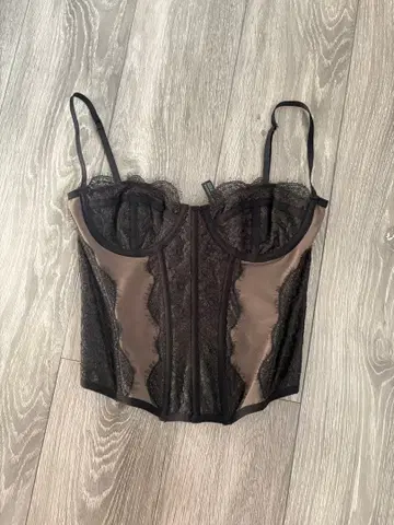 Urban Outfitters 코르셋 탑