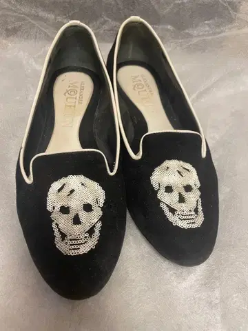 Alexander McQueen 스컬 플랫슈즈 35