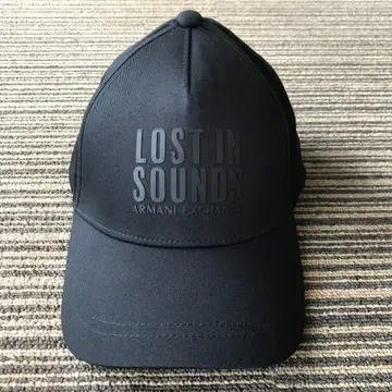 Armani Exchange 블랙 캡 LOST IN SOUNDS
