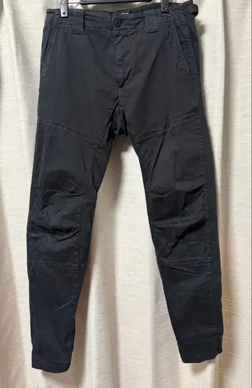 C.P. COMPANY 블랙 워크 팬츠