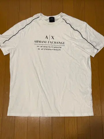 Armani Exchange 화이트 T셔츠