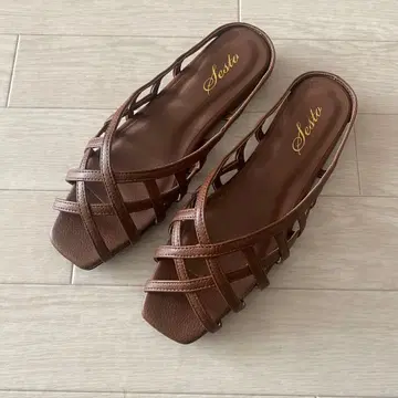 [미사용 새상품] 24cm 브라운 플랫 샌들 SESTO