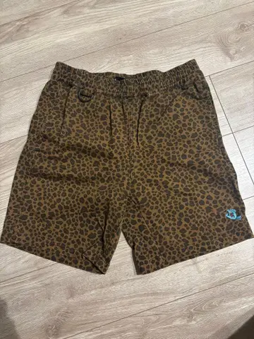 산타크루즈 레오파드 무늬 하프 팬츠 숏팬츠