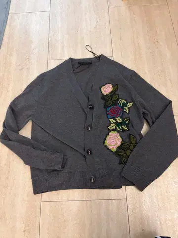ZARA 자수 가디건