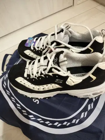 SKECHERS 스니커즈