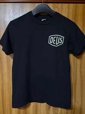 DEUS 블랙 t셔츠 S 일본제 아메카지