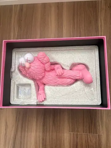 KAWS 타임 오프 메디콤토이 카우스 핑크 피규어
