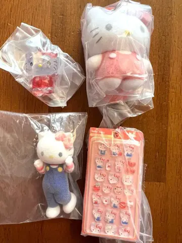 [ 미사용 새상품 ] 산리오 HELLO KITTY 가챠가챠 4종류 세트