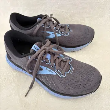 새상품급 BROOKS 브룩스 그리세린 18 러닝화 24cm