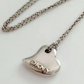 DKNY SILVER 하트 목걸이 로고