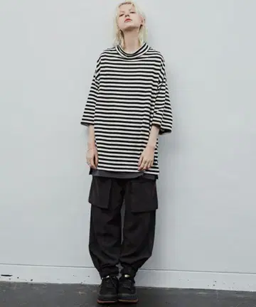 CASPER JOHN AIVER 루즈 하이넥 보더 빅 T셔츠