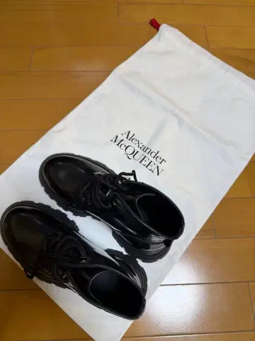 Alexander McQueen 블랙 부츠