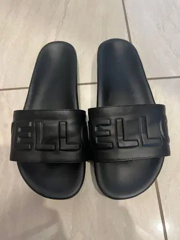 YELLO 샌들