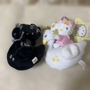 산리오 헬로키티 프리미엄 마스코트 키링 두 개