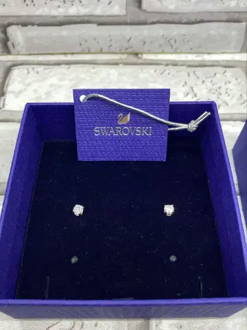 [미사용 새상품] Swarovski 크리스탈 스터드 귀걸이