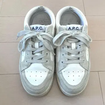 A.P.C. 가죽 스니커즈 화이트 계열 24cm