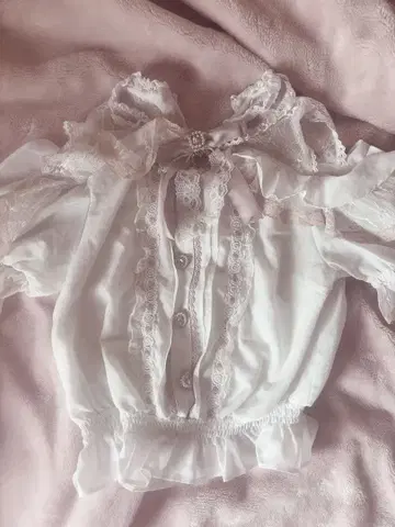 LIZLISA 리즈리사 오픈 숄더 프릴 블라우스 화이트 흰색 핑크