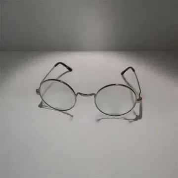 한 코 안경