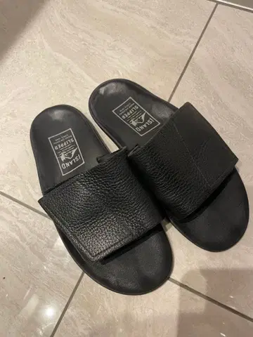 ISLAND SLIPPER 블랙 슬라이드 샌들