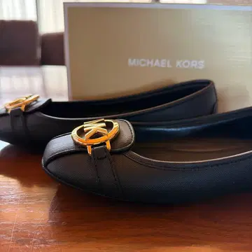 MICHAEL KORS 블랙 플랫슈즈