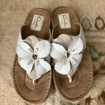 Clarks Artisan 샌들