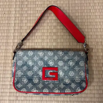 GUESS 데님 숄더백 로고 플레이트