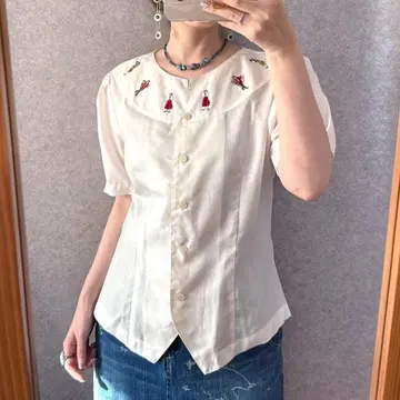 빈티지 레트로 구제 의류 와펜 자수 노카라 블라우스 화이트 반팔
