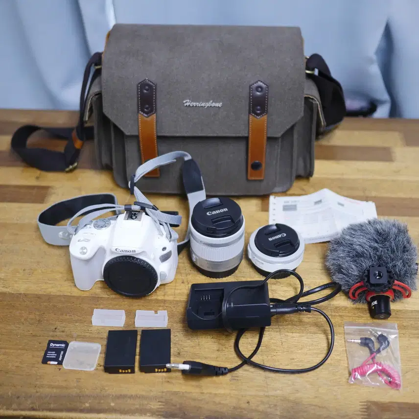 캐논 200D DSLR 카메라 18-55mm 렌즈, 40mm 렌즈 신동품