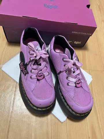 Dr. Martens x Bratz Buzz 5i Bratz Purple