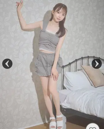 미셸 마카롱 후드 부착 상의 & 박스 포켓 스커트 셋업