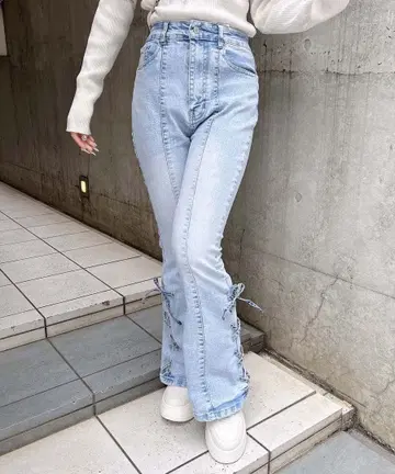 INGNI 사이드 레이스업 & 센터 시임 플레어 데님 팬츠 M