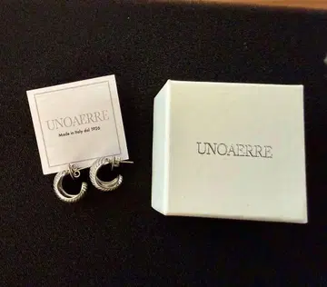 UNOAERRE 후프 귀걸이 실버 컬러 이탈리아제