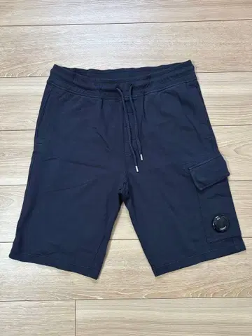 C.P. COMPANY 하프 팬츠 네이비 M