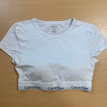 Calvin Klein 크롭 기장 반팔 상의