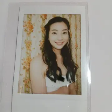 아다치 리카 폴라로이드 인스턴트 사진 여성 포트레이트