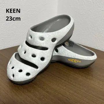새상품급 KEEN 킨 샌들 요기 예술 플라워즈 꽃무늬 화이트