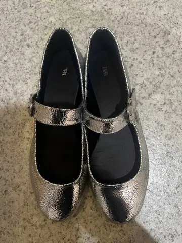 ZARA 메탈릭 실버 발레 슈즈 40
