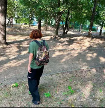 포가즈츠카사 착용 EASTPAK 카모플라쥬 패턴 백팩 스터드 부착