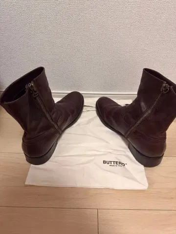 BUTTERO 백지퍼 부츠 브라운 44