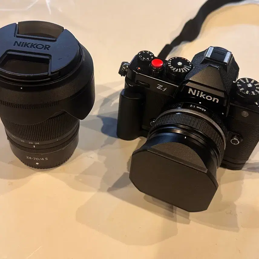 부산 직거래만) 니콘 Zf 카메라 +se40mm+ 24-70/4 렌즈판매